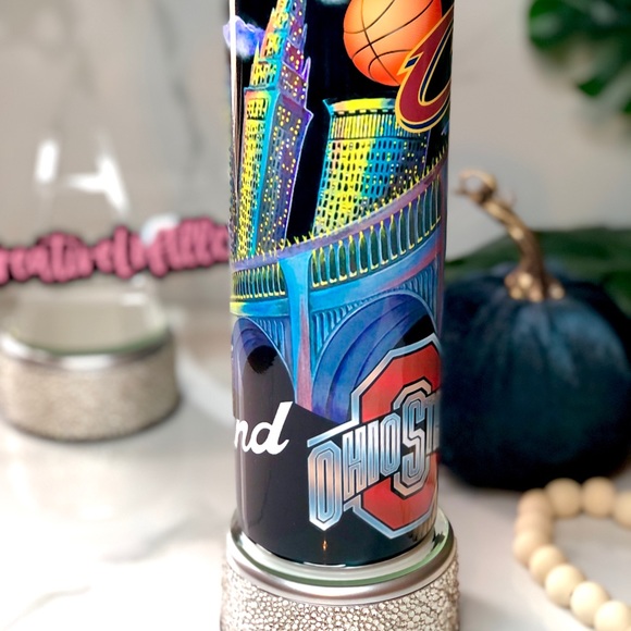 Custom 20oz CLEVELAND Sports Vintage Tumbler 🏀⚾️ - Picture 3 of 7